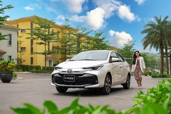 Toyota Vios giữ vững ngôi vương trong cuộc đua doanh số cuối năm- Ảnh 1.