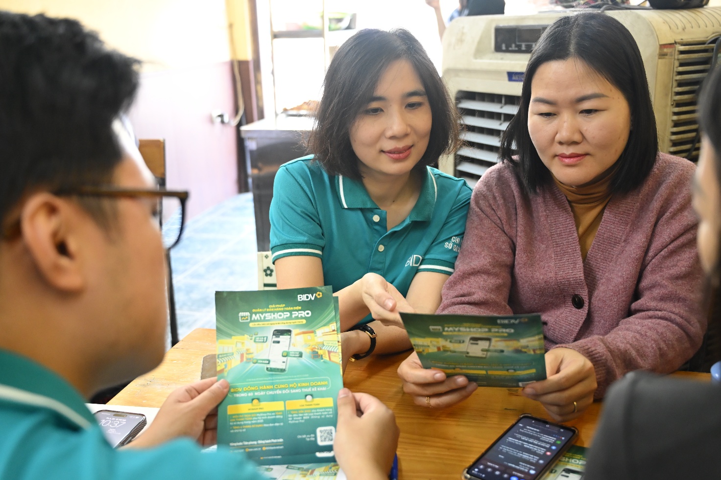 Gấp cuốn sổ cũ, hộ kinh doanh thảnh thơi trên app ngân hàng- Ảnh 2.