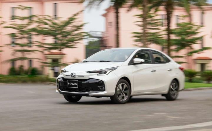 Toyota Vios giữ vững ngôi vương trong cuộc đua doanh số cuối năm- Ảnh 3.