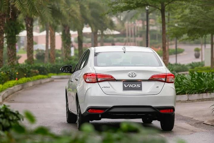 Toyota Vios giữ vững ngôi vương trong cuộc đua doanh số cuối năm- Ảnh 4.