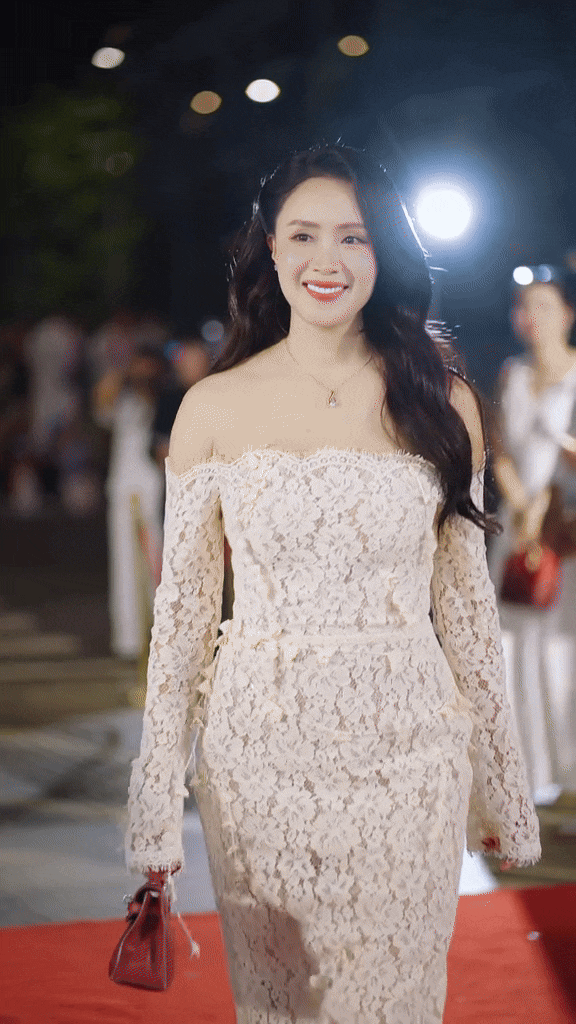 Mỹ nhân được cả showbiz nâng niu như báu vật, 42 tuổi vẫn là "bức họa" thời trang triệu người mê- Ảnh 10.