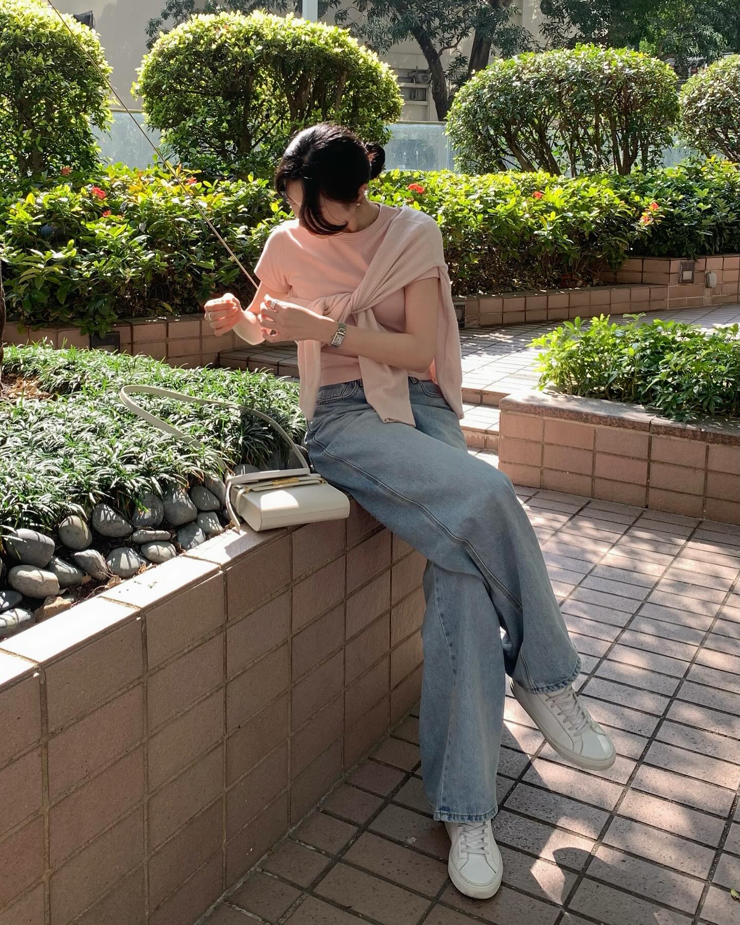 Mặc quần jeans đi giày bệt là hợp nhất, đặc biệt 4 kiểu trẻ trung và sang xịn mịn này- Ảnh 10.