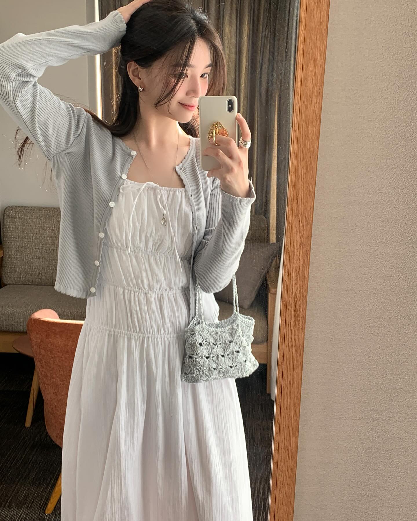 Mặc gì nếu theo đuổi style nữ tính: 5 món đồ diện lên sang trọng, không sợ "sến"- Ảnh 10.