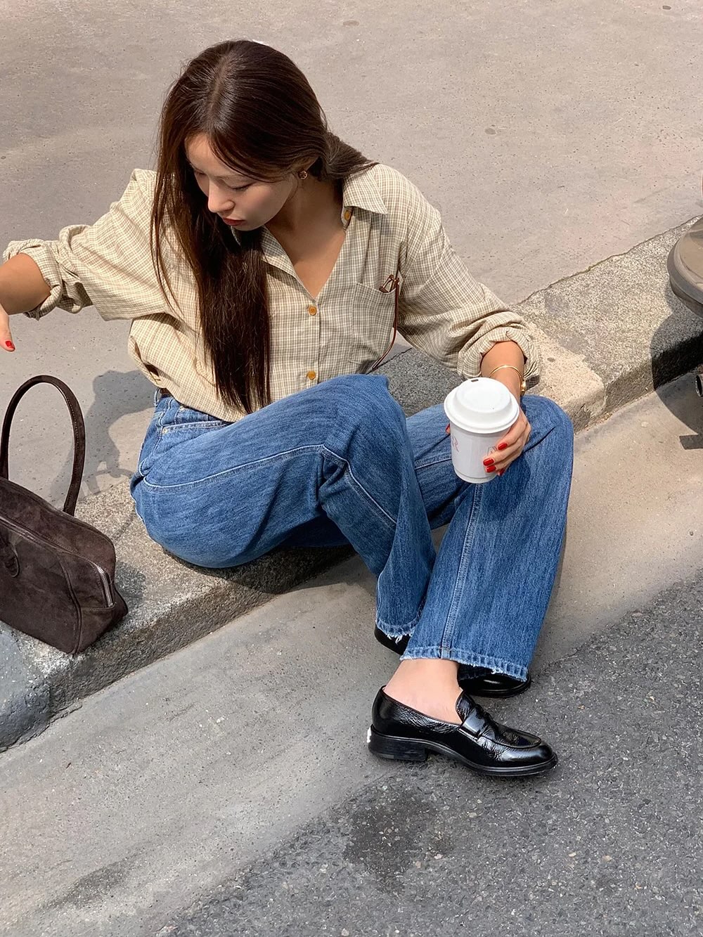 Mặc quần jeans đi giày bệt là hợp nhất, đặc biệt 4 kiểu trẻ trung và sang xịn mịn này- Ảnh 6.