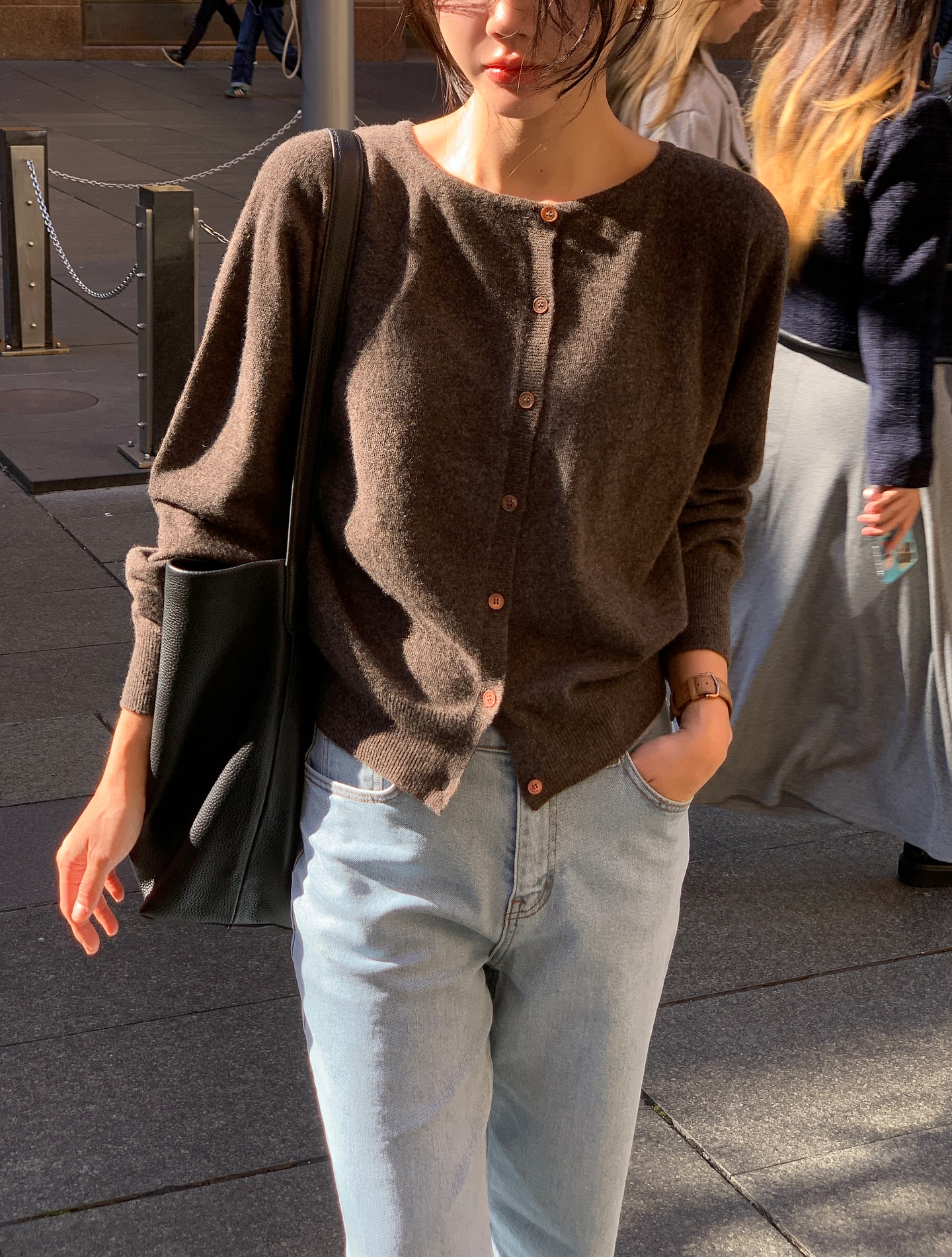 5 item thời trang dù Tết lạnh hay ấm áp đều mặc được, có thể sắm từ bây giờ- Ảnh 2.