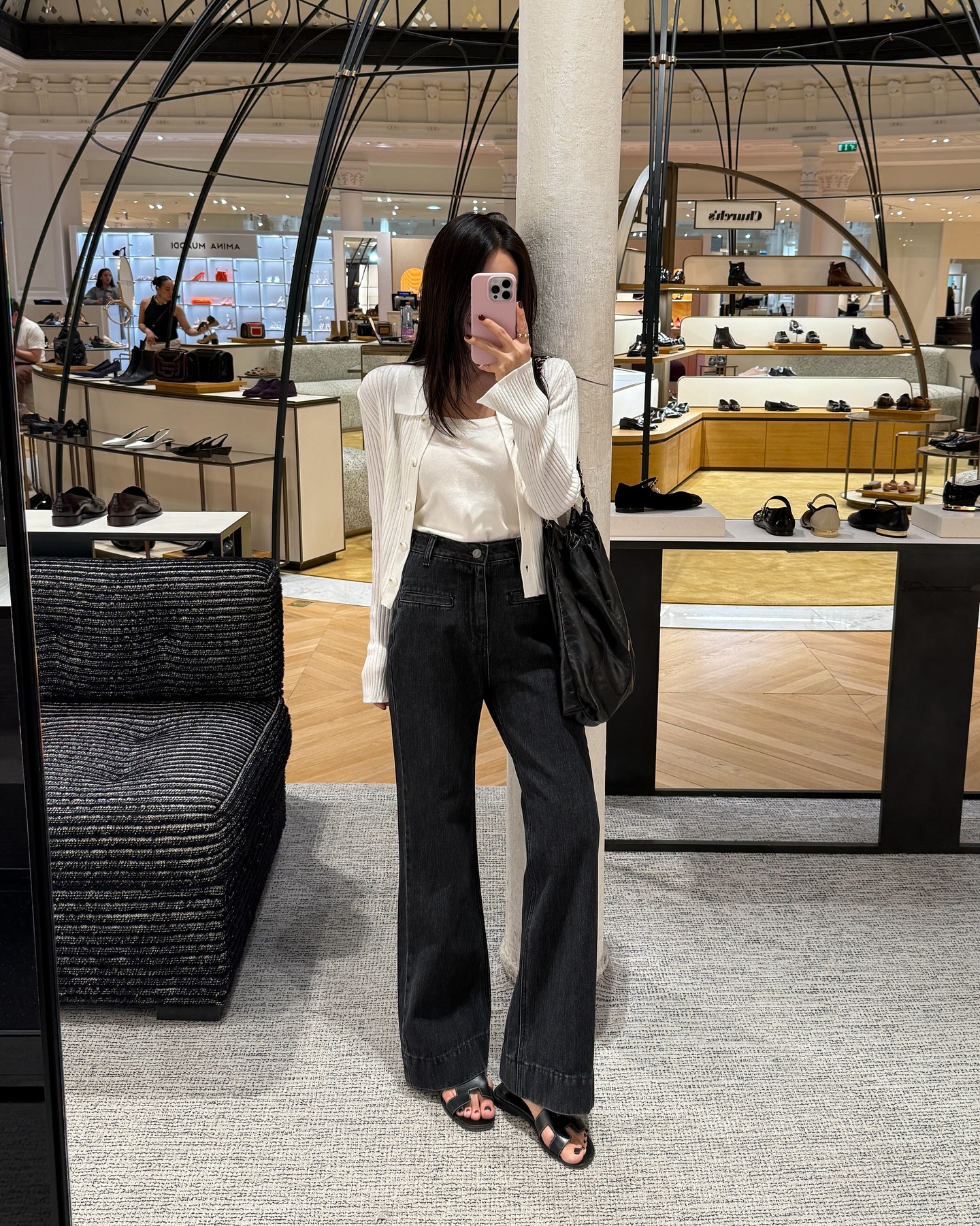 Phụ nữ trên 40 tuổi đừng chọn bừa khi sắm quần jeans: 4 kiểu này mới là đúng nhất!- Ảnh 7.