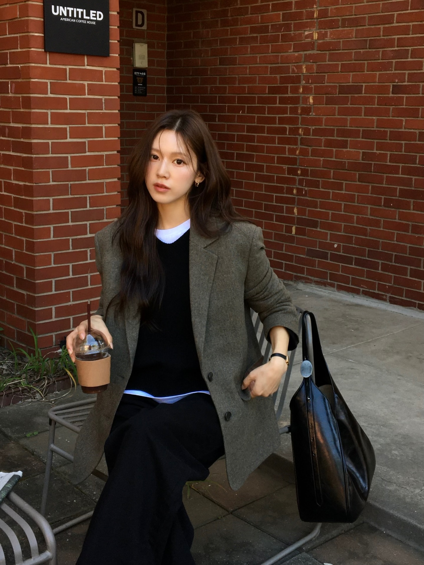 5 item thời trang dù Tết lạnh hay ấm áp đều mặc được, có thể sắm từ bây giờ- Ảnh 3.