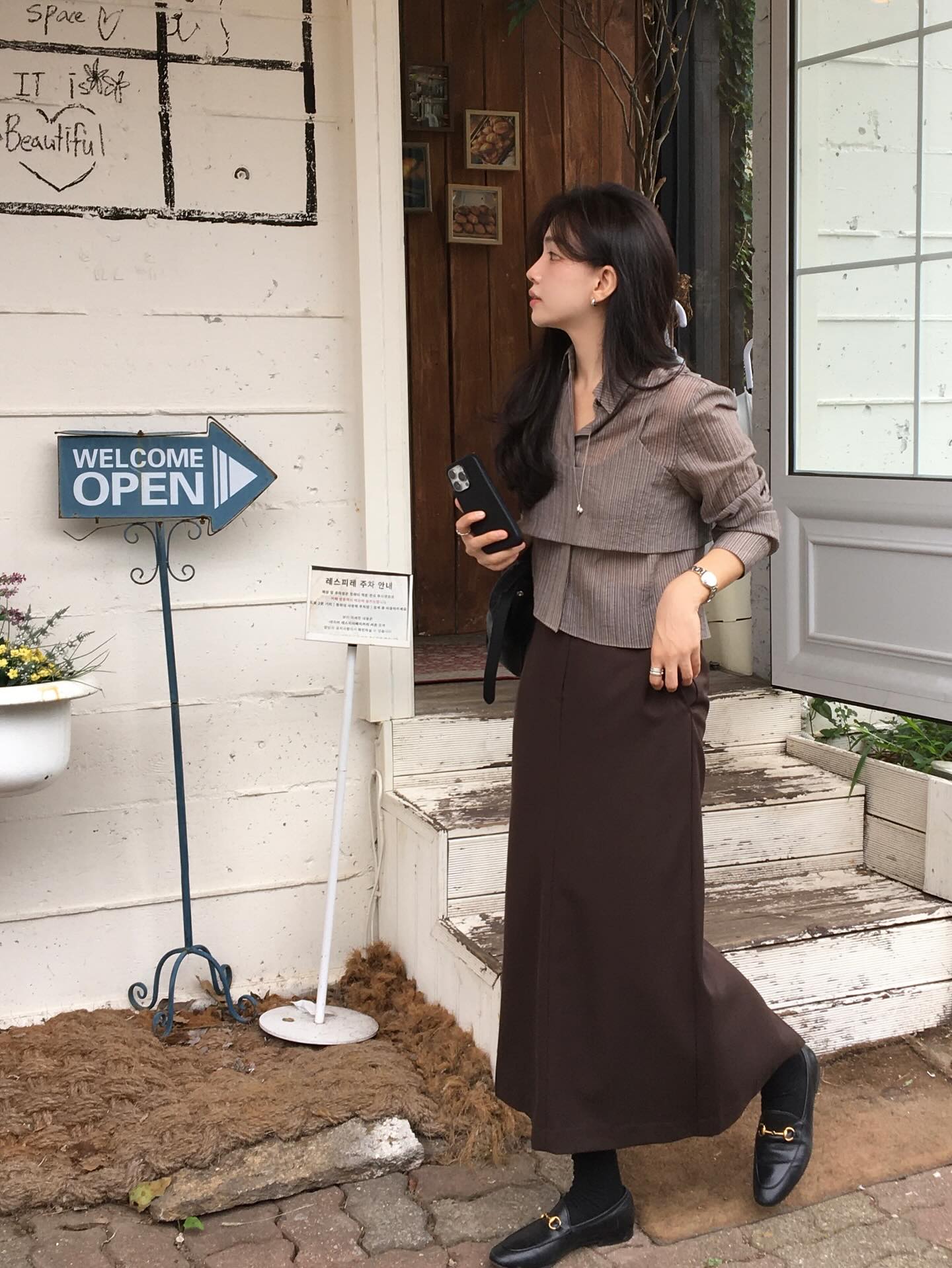 Mặc gì nếu theo đuổi style nữ tính: 5 món đồ diện lên sang trọng, không sợ "sến"- Ảnh 5.