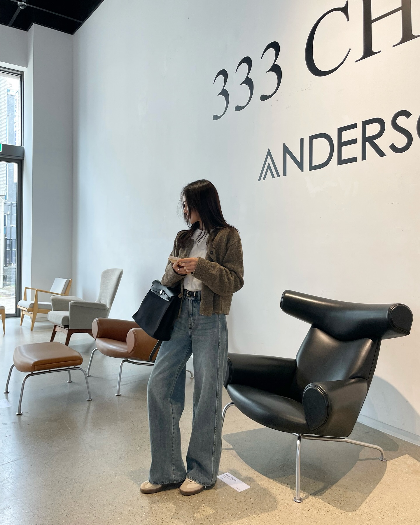 Phụ nữ trên 40 tuổi đừng chọn bừa khi sắm quần jeans: 4 kiểu này mới là đúng nhất!- Ảnh 4.