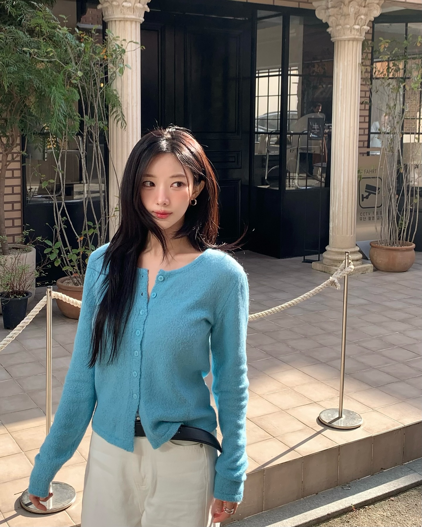 Lý do phụ nữ ở mọi độ tuổi nên mặc đồ sáng màu thường xuyên hơn- Ảnh 7.