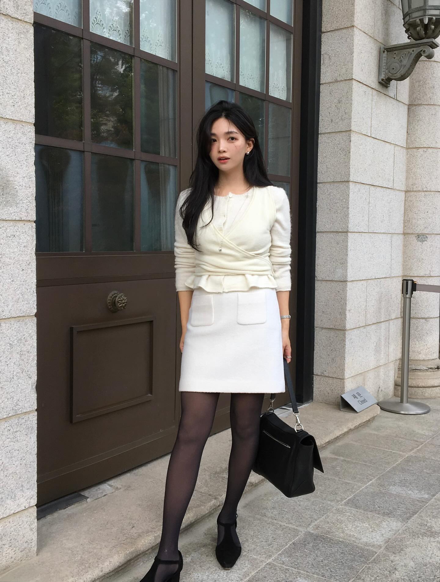 Mặc gì nếu theo đuổi style nữ tính: 5 món đồ diện lên sang trọng, không sợ "sến"- Ảnh 6.