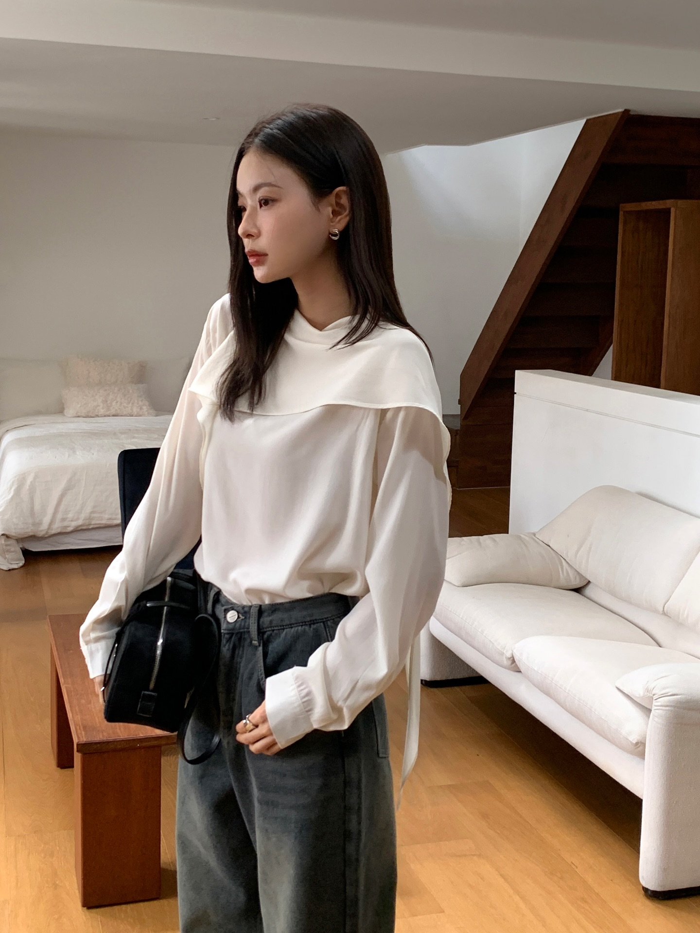 Mặc gì nếu theo đuổi style nữ tính: 5 món đồ diện lên sang trọng, không sợ "sến"- Ảnh 1.