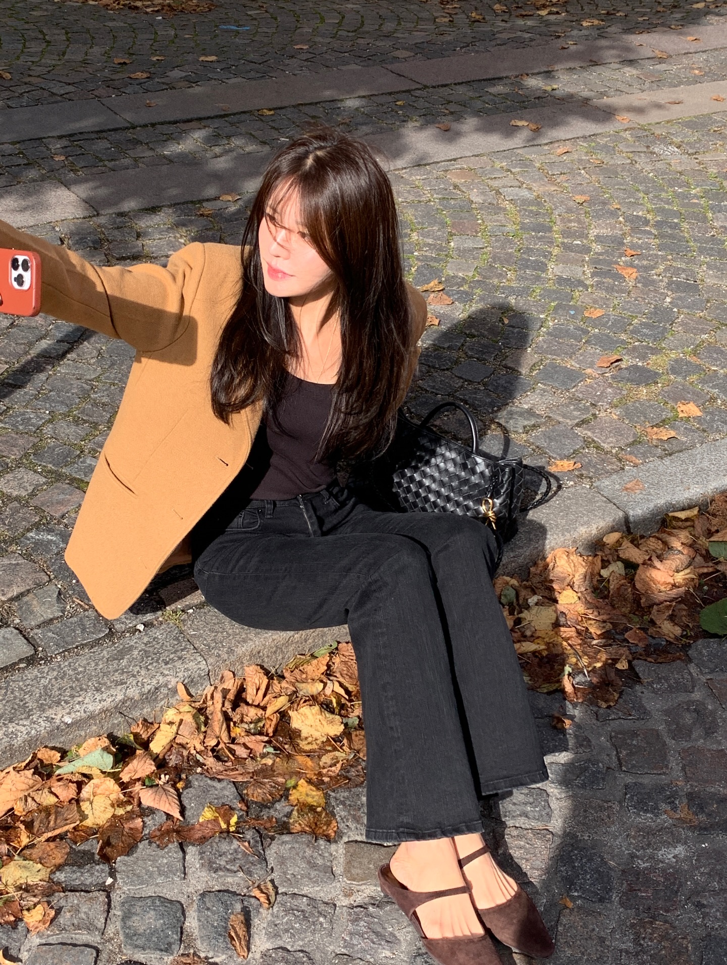 Mặc quần jeans đi giày bệt là hợp nhất, đặc biệt 4 kiểu trẻ trung và sang xịn mịn này- Ảnh 8.