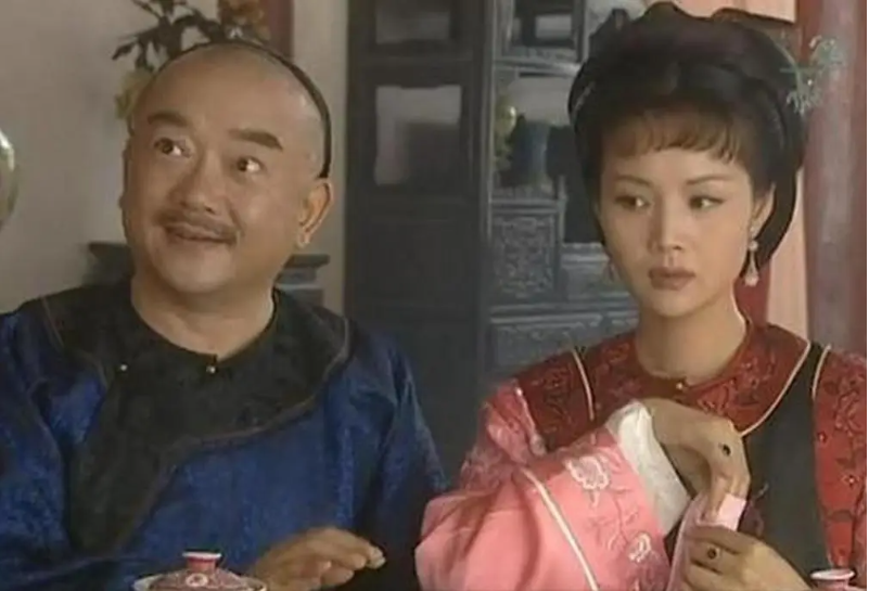 Lạ đời như Hòa Thân: Chỉ thích phụ nữ đã qua một đời chồng, dám giành cả mỹ nhân bên cạnh Càn Long- Ảnh 2.