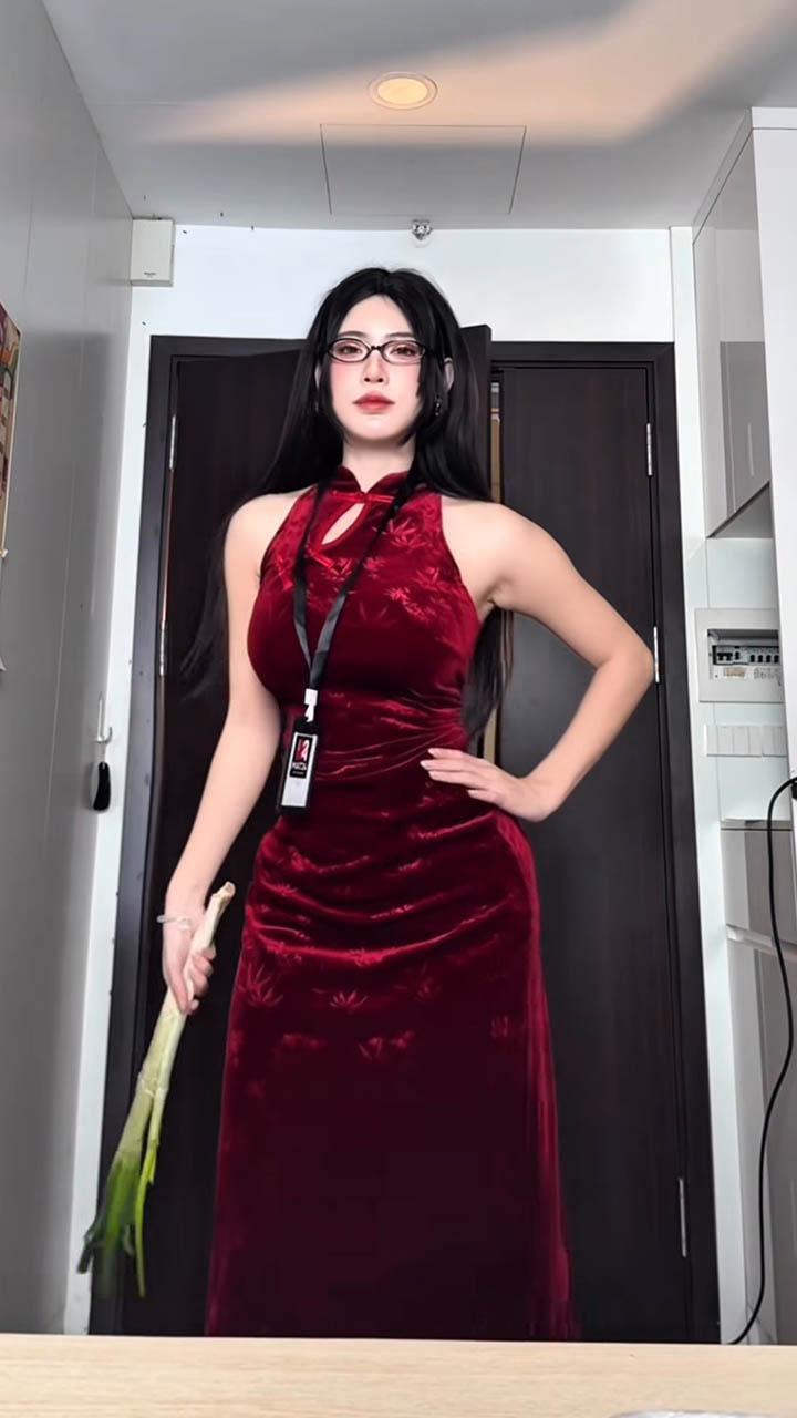 Coser Việt gây bão khi hóa thân thành Boa Hancock nấu ăn- Ảnh 2.