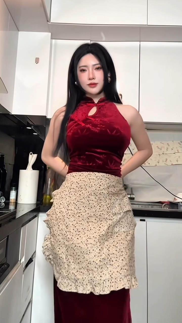 Coser Việt gây bão khi hóa thân thành Boa Hancock nấu ăn- Ảnh 3.