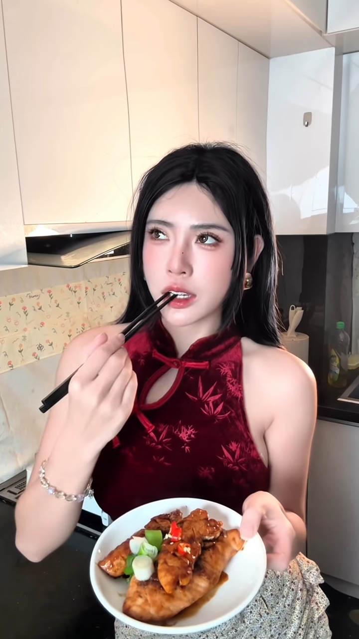 Coser Việt gây bão khi hóa thân thành Boa Hancock nấu ăn- Ảnh 5.