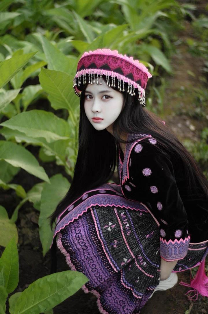 Thấy đội nhà bị loại, hot girl Thái mặc luôn áo cờ đỏ sao vàng cổ vũ Việt Nam- Ảnh 2.