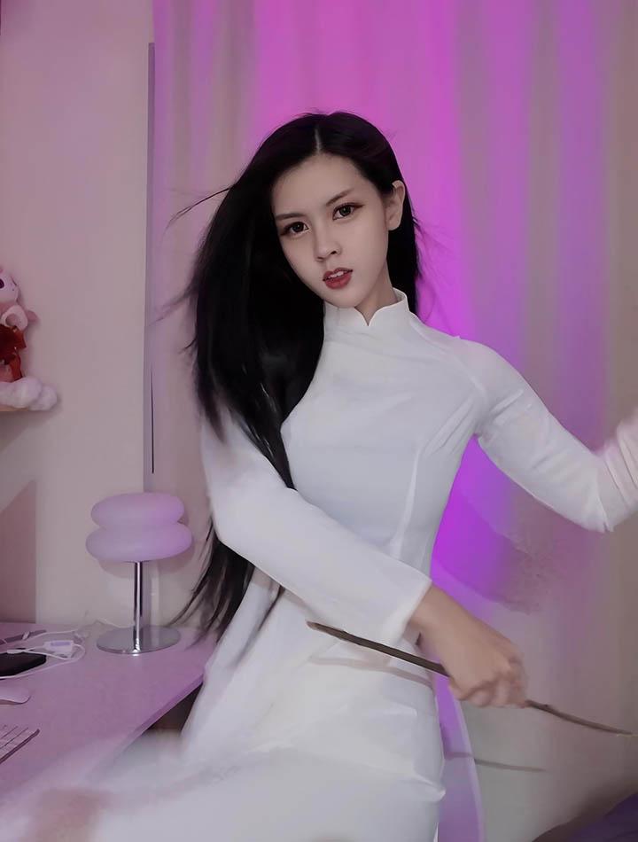 Thấy đội nhà bị loại, hot girl Thái mặc luôn áo cờ đỏ sao vàng cổ vũ Việt Nam- Ảnh 9.