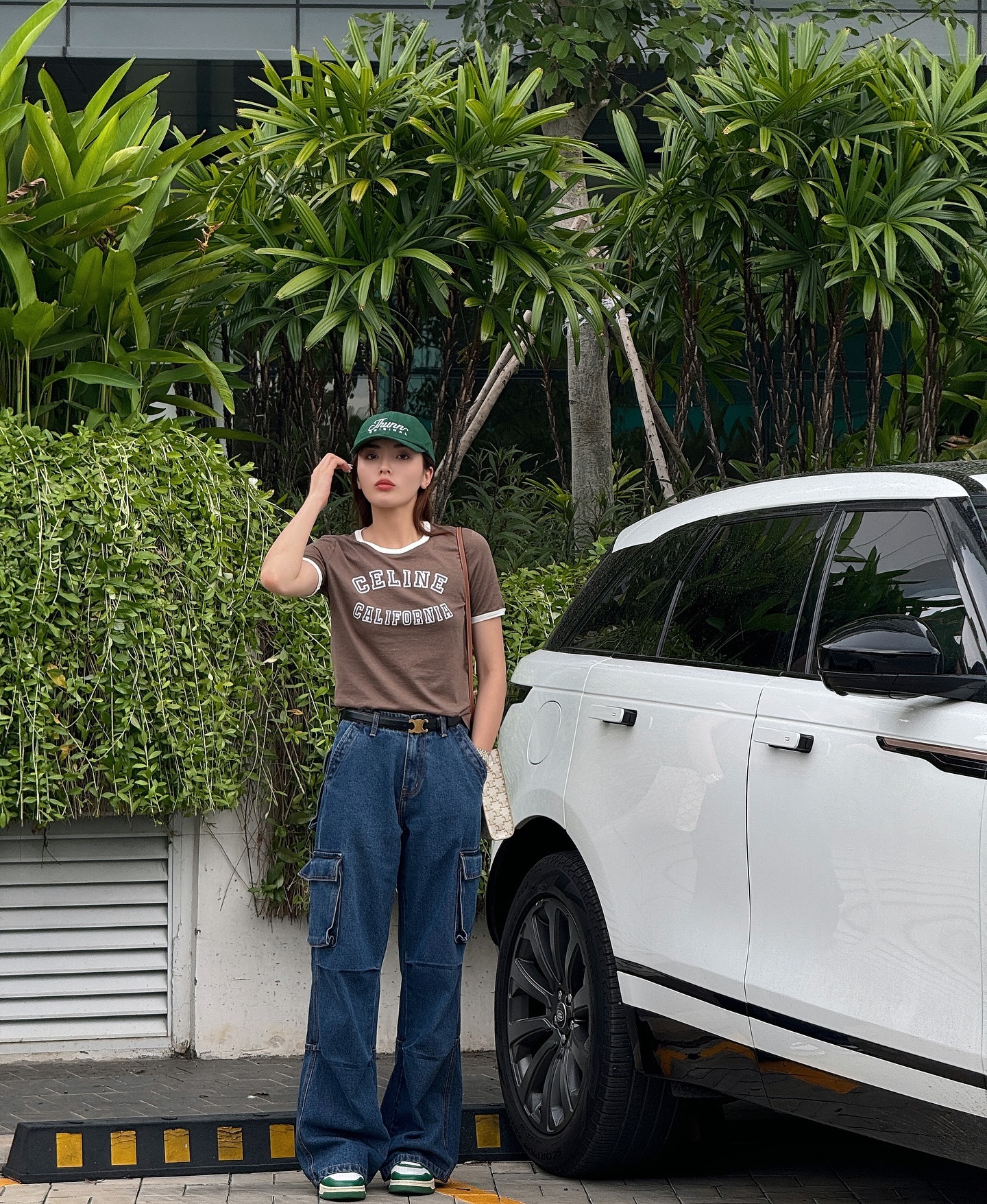 "Sách mẫu mặc đẹp" chỉ ra 4 mẫu áo phù hợp nhất để diện với quần ống rộng- Ảnh 7.