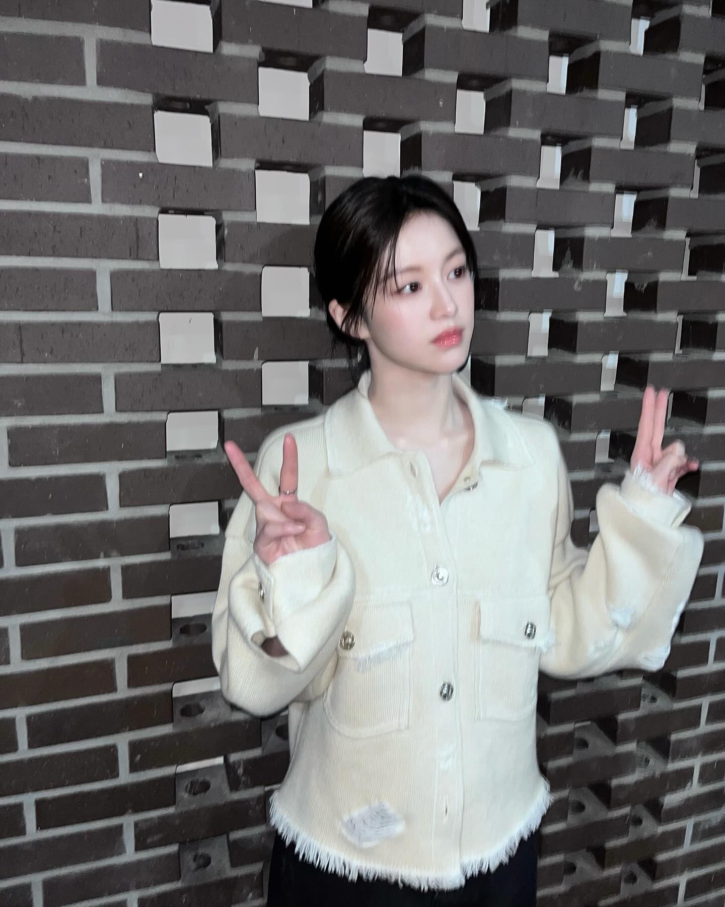 Khắp nơi đang nói về một nữ chính phim Hàn đẹp lộng lẫy siêu thực, nhưng lại chỉ thích mặc đồ tối giản- Ảnh 7.