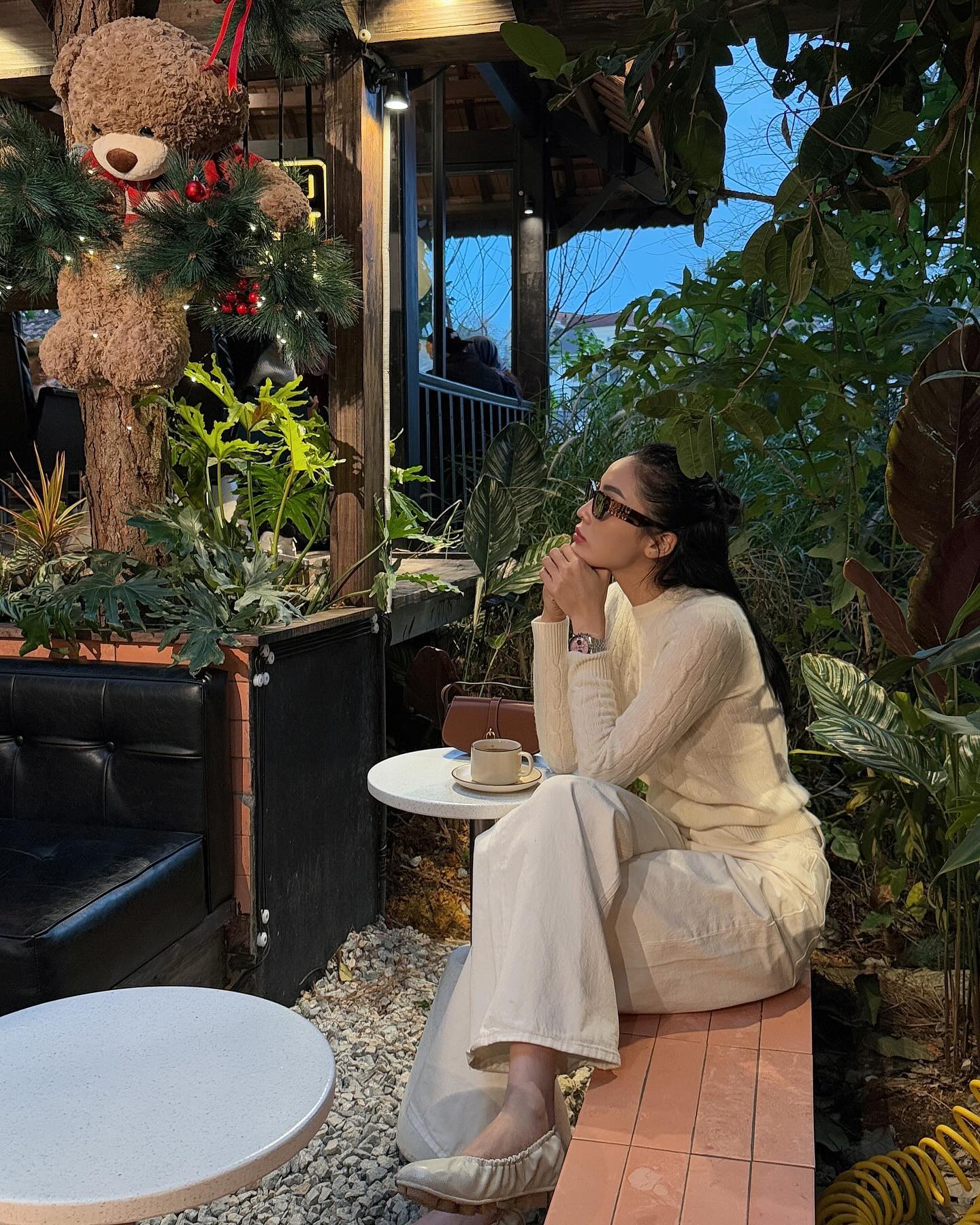 "Sách mẫu mặc đẹp" chỉ ra 4 mẫu áo phù hợp nhất để diện với quần ống rộng- Ảnh 4.