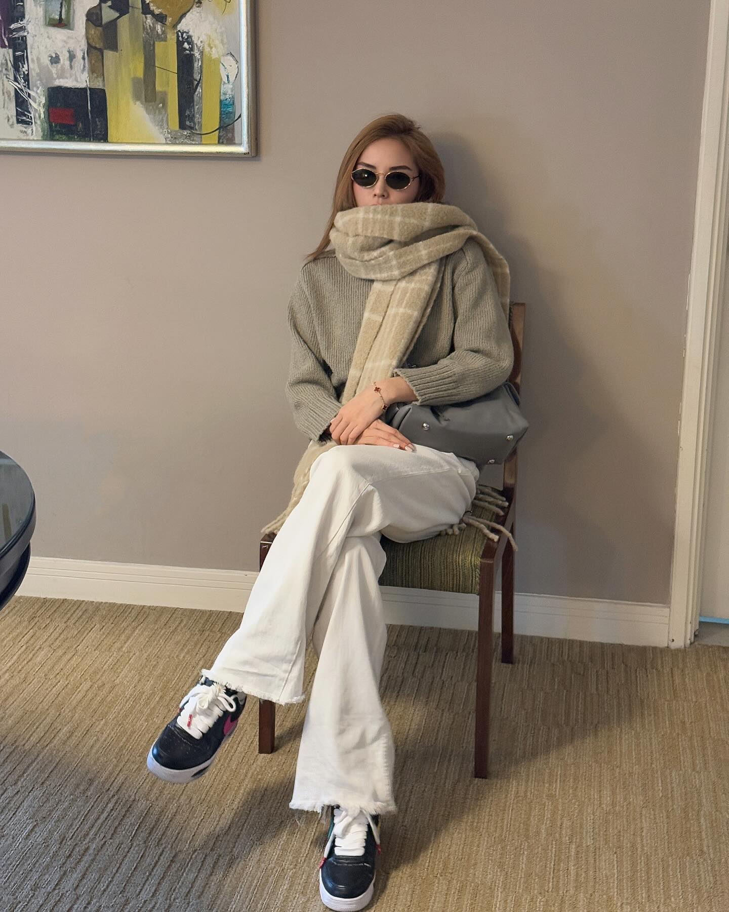 "Sách mẫu mặc đẹp" chỉ ra 4 mẫu áo phù hợp nhất để diện với quần ống rộng- Ảnh 3.