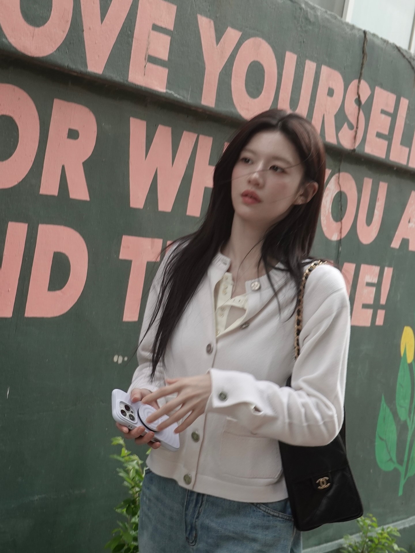 Khắp nơi đang nói về một nữ chính phim Hàn đẹp lộng lẫy siêu thực, nhưng lại chỉ thích mặc đồ tối giản- Ảnh 3.