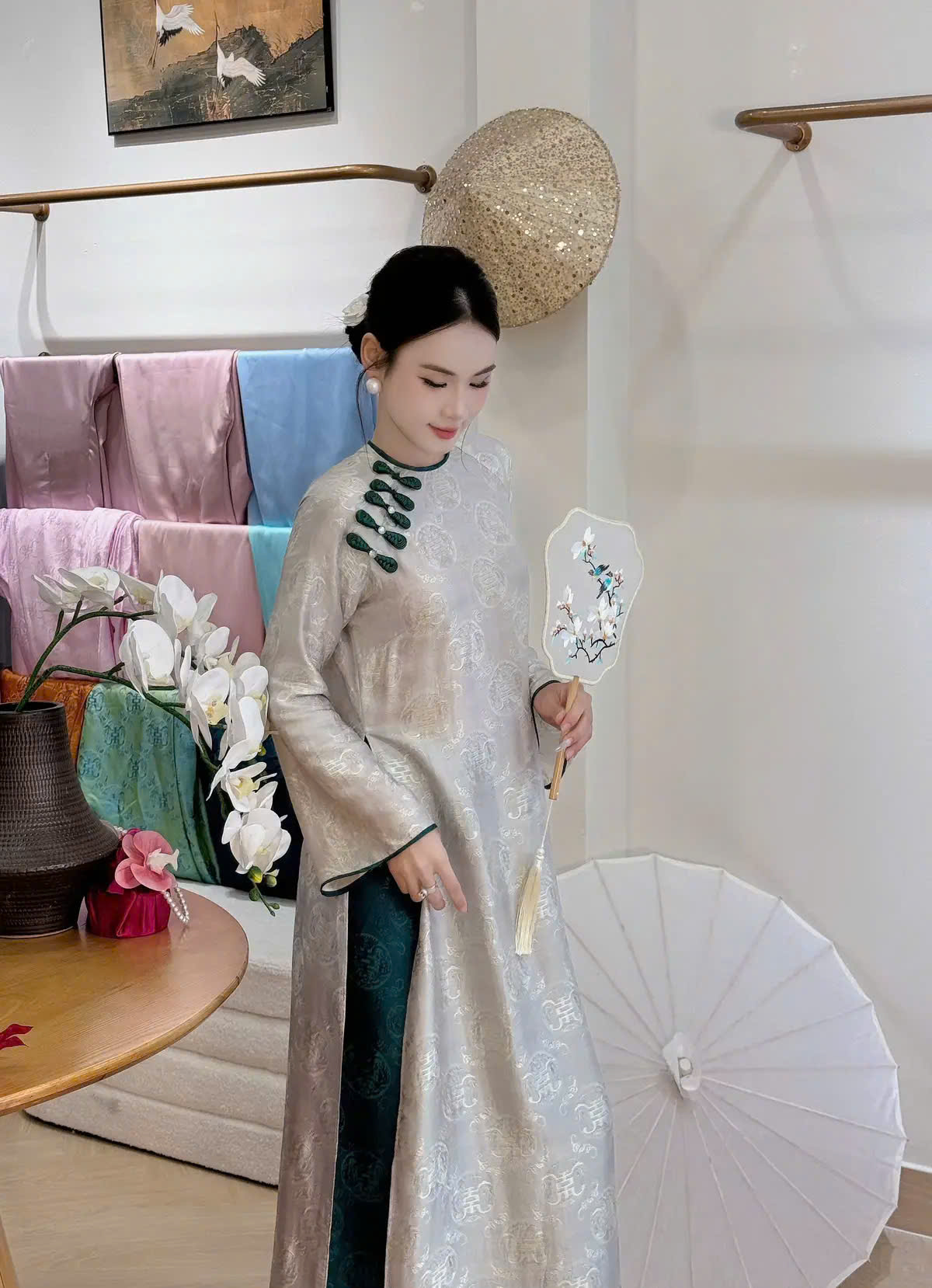 Bắt trend "phú bà" với phiên bản áo dài lụa satin bắt sáng: Giá chỉ từ 300k, nhìn thôi đã thấy chảnh- Ảnh 15.