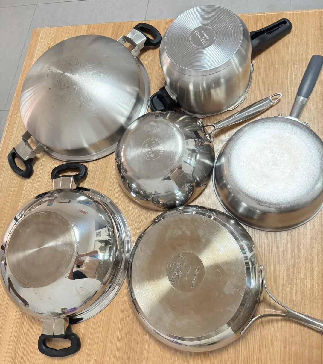 Chiếc nồi 20 năm vẫn sáng như mới: Kỹ thuật làm sạch của mẹ khiến tôi không thốt nên lời- Ảnh 2.