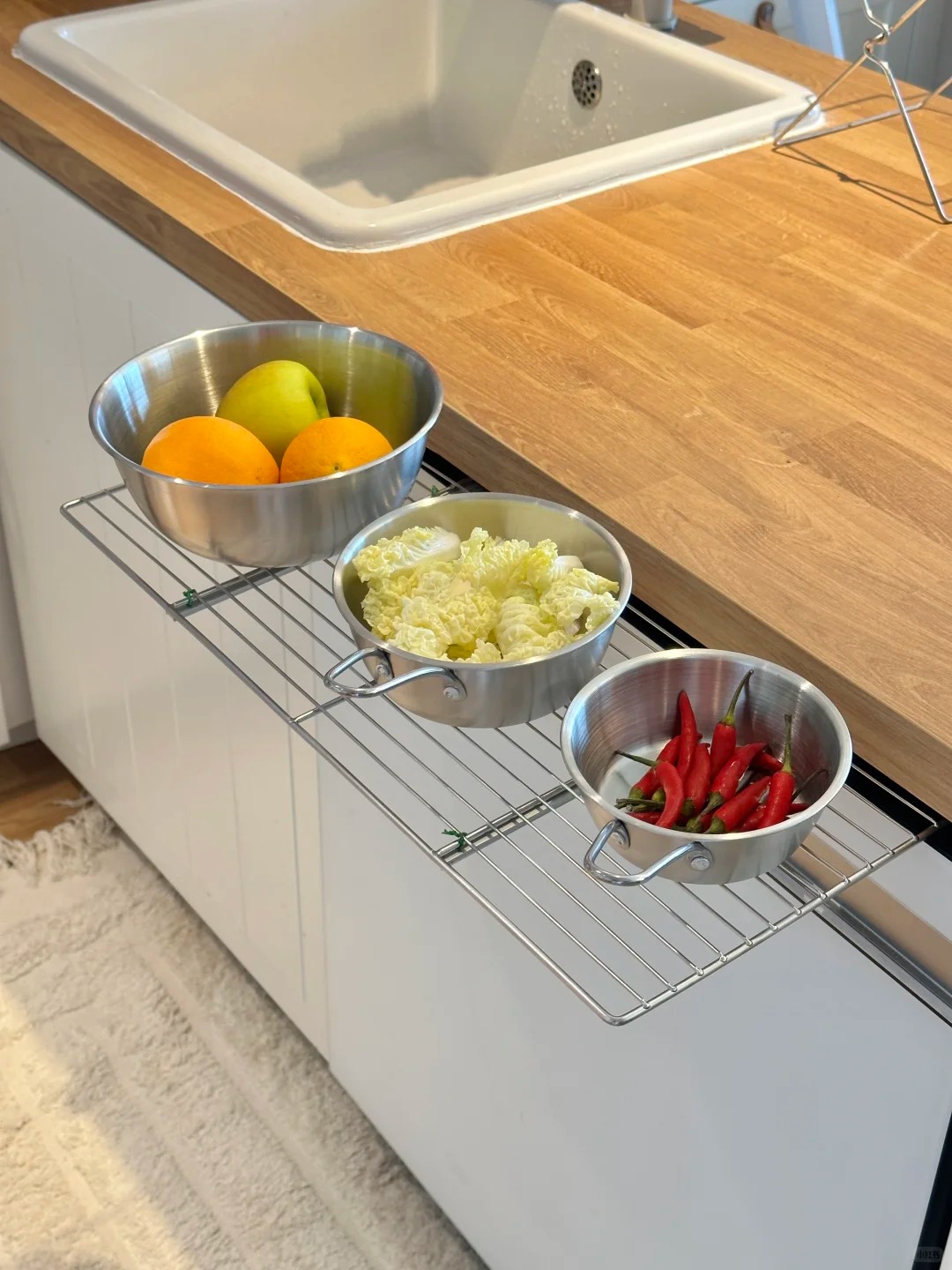 Tủ sâu, góc chết, khe hẹp: Tất cả đều được “hồi sinh” chỉ nhờ ray trượt- Ảnh 7.