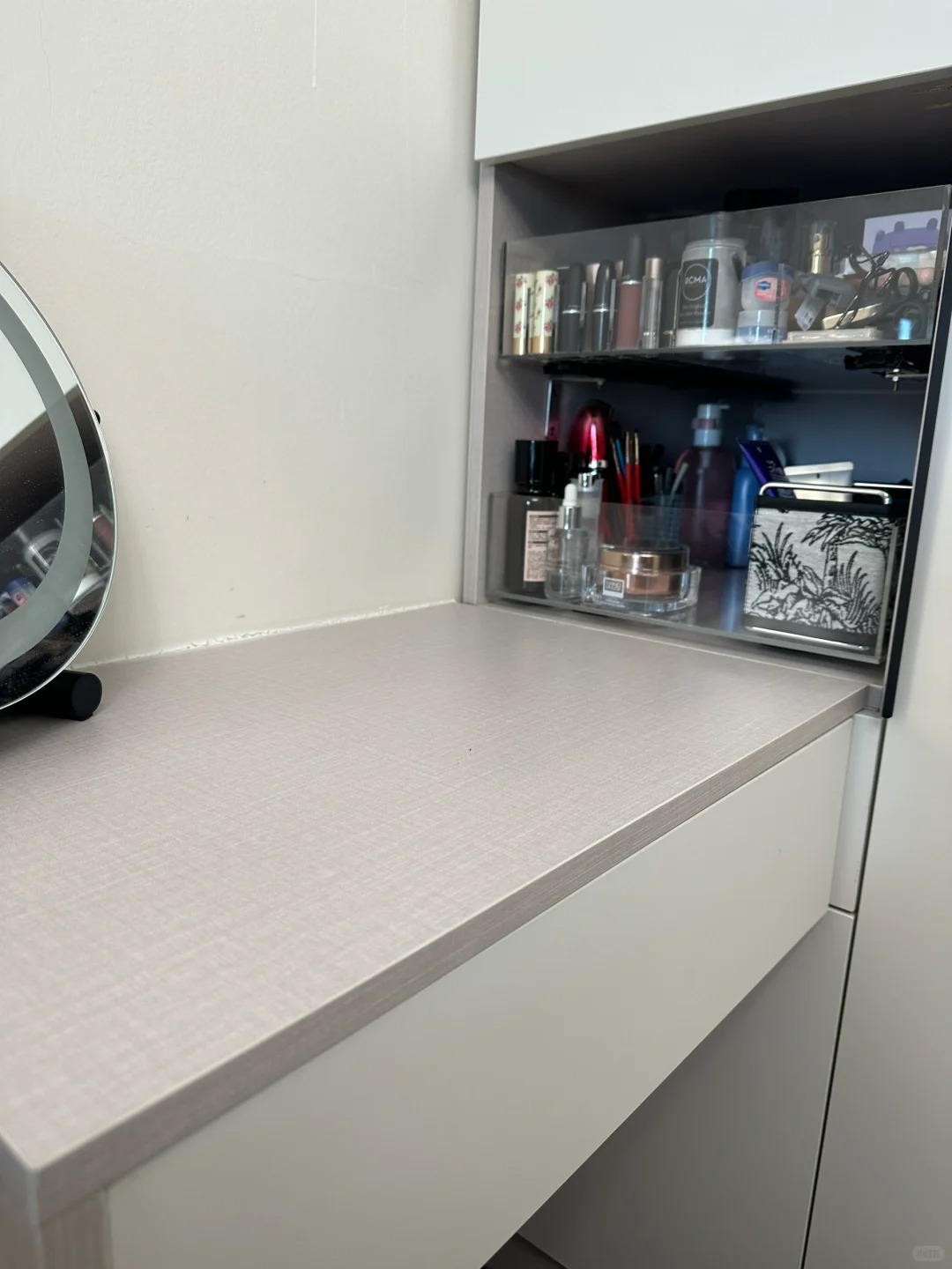 Tủ sâu, góc chết, khe hẹp: Tất cả đều được “hồi sinh” chỉ nhờ ray trượt- Ảnh 3.