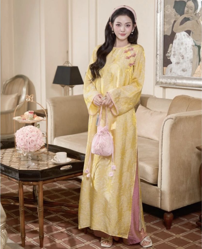 Bắt trend "phú bà" với phiên bản áo dài lụa satin bắt sáng: Giá chỉ từ 300k, nhìn thôi đã thấy chảnh- Ảnh 1.