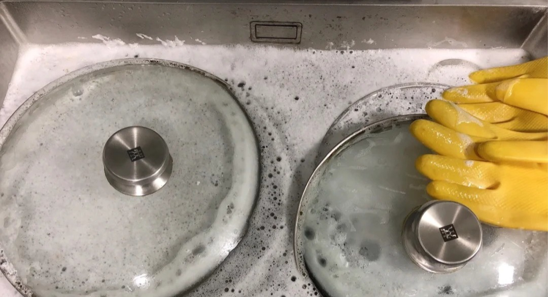 Chiếc nồi 20 năm vẫn sáng như mới: Kỹ thuật làm sạch của mẹ khiến tôi không thốt nên lời- Ảnh 3.