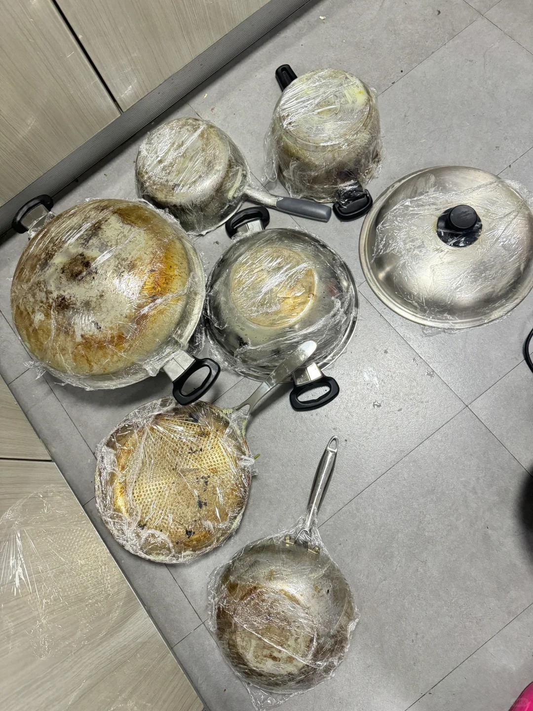 Chiếc nồi 20 năm vẫn sáng như mới: Kỹ thuật làm sạch của mẹ khiến tôi không thốt nên lời- Ảnh 1.