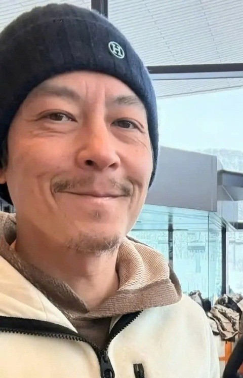 Sốc trước màn "cải lão hoàn đồng" của trai hư khét tiếng nhất showbiz- Ảnh 1.