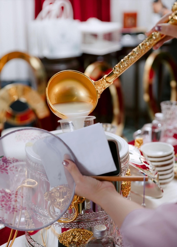 Triệu người lần đầu thấy cô gái Việt lấy chồng Mông Cổ: 12 tráp ăn hỏi, sinh lễ có giày hiệu, tiền, vàng- Ảnh 15.