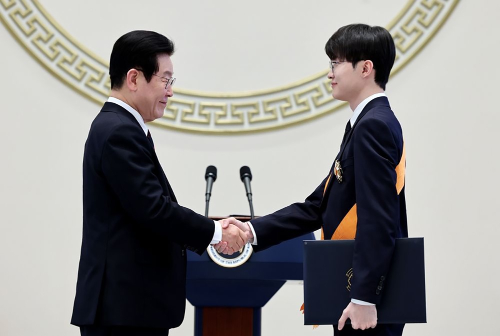 Tổng thống Hàn Quốc trao Huân chương Rồng Xanh cho Faker- Ảnh 2.