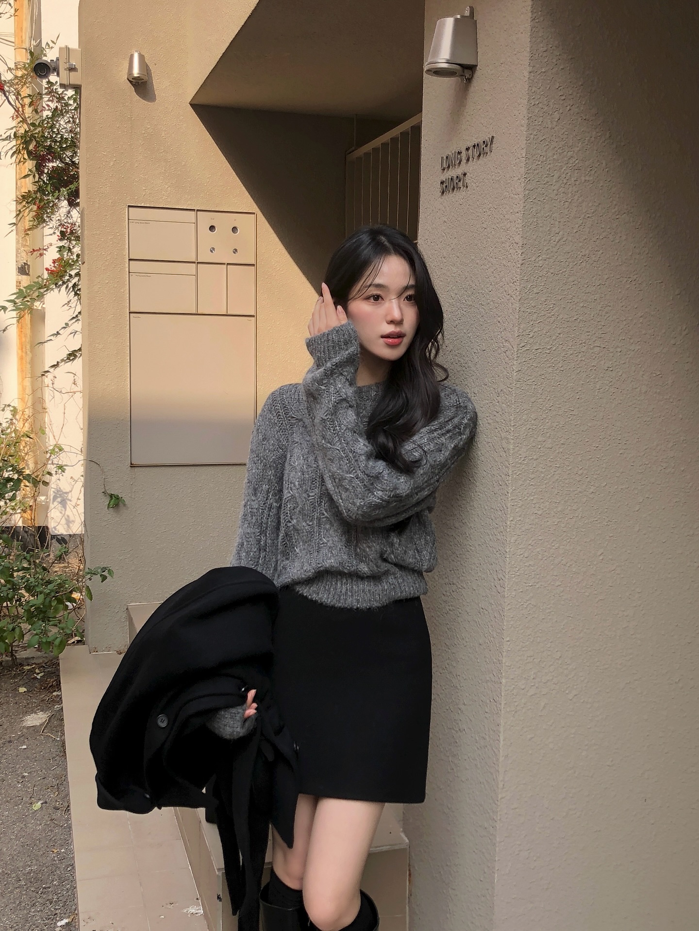 5 kiểu chân váy ngắn sang trọng nhất, phụ nữ ở mọi độ tuổi đều có thể mặc đẹp Tết này- Ảnh 3.