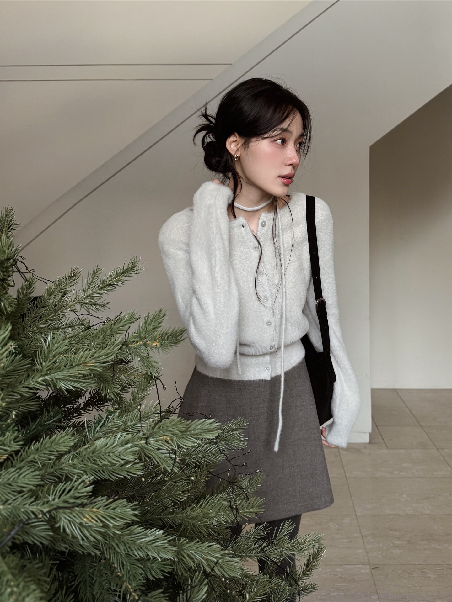 5 kiểu chân váy ngắn sang trọng nhất, phụ nữ ở mọi độ tuổi đều có thể mặc đẹp Tết này- Ảnh 2.