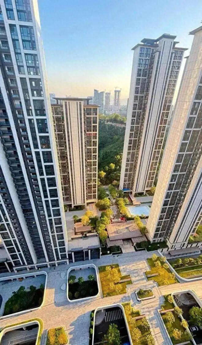 Sống tầng 33 ba năm, tôi ngộ ra một sự thật phũ phàng: Thời gian chờ thang máy còn dài hơn thời gian nghỉ ngơi- Ảnh 3. Sống tầng 33 ba năm, tôi ngộ ra một sự thật phũ phàng: Thời gian chờ thang máy còn dài hơn thời gian nghỉ ngơi- Ảnh 3.