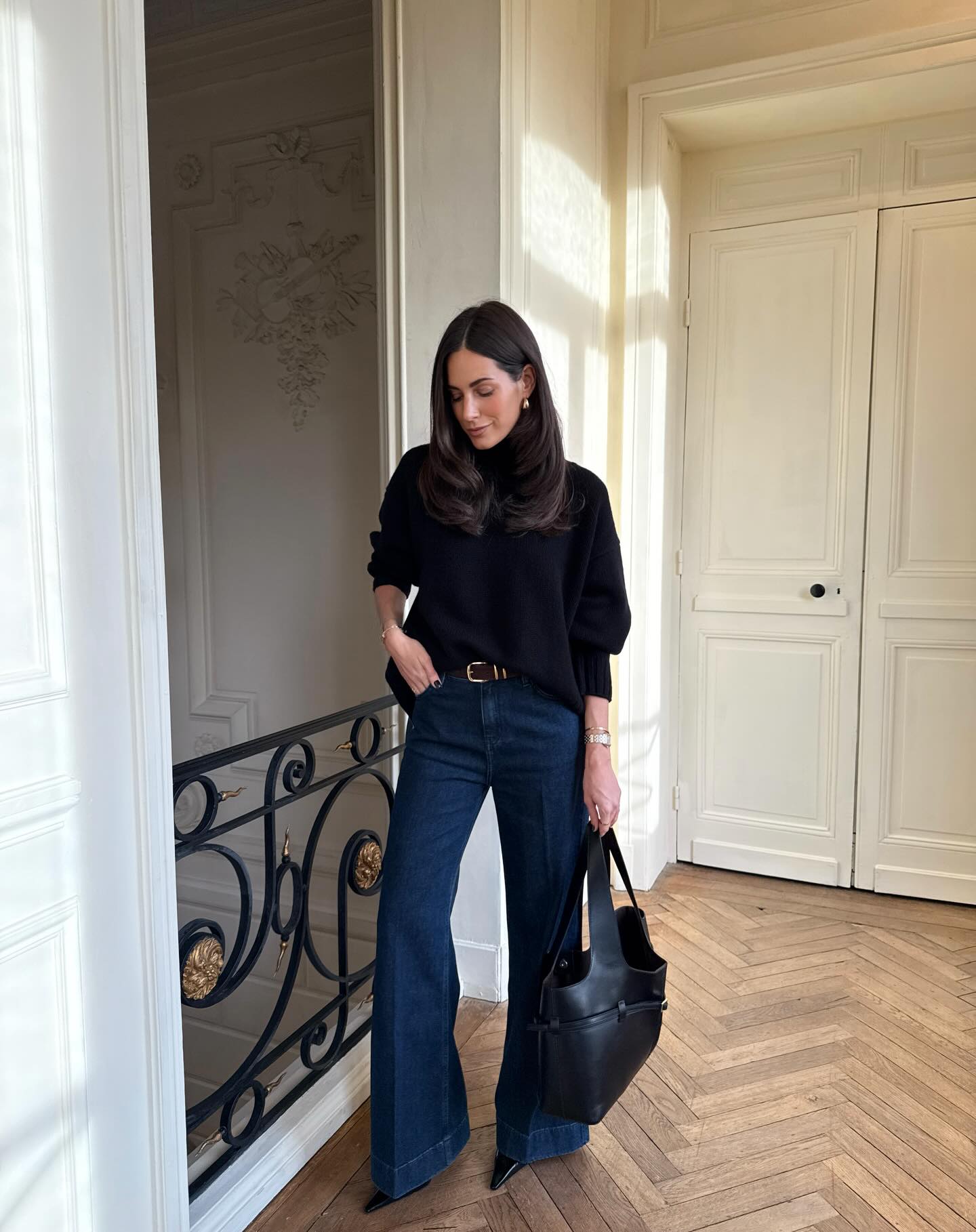 Top 3 mẫu quần jeans trong tủ đồ của phụ nữ Pháp: Toàn kiểu kinh điển, mix càng đơn giản càng đẹp- Ảnh 5.