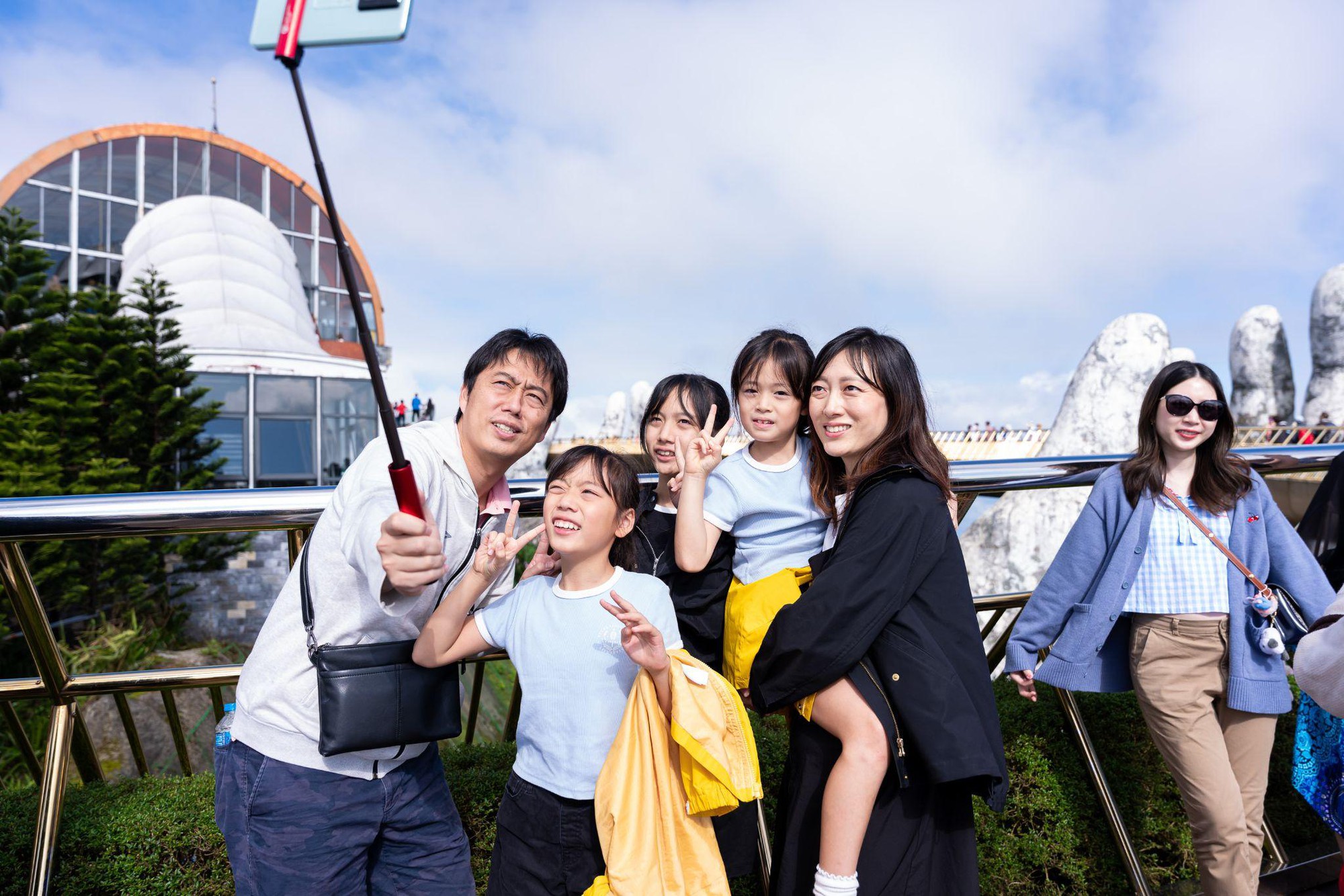 Sun World Ba Na Hills náo nhiệt du khách những ngày đầu năm 2026- Ảnh 7.