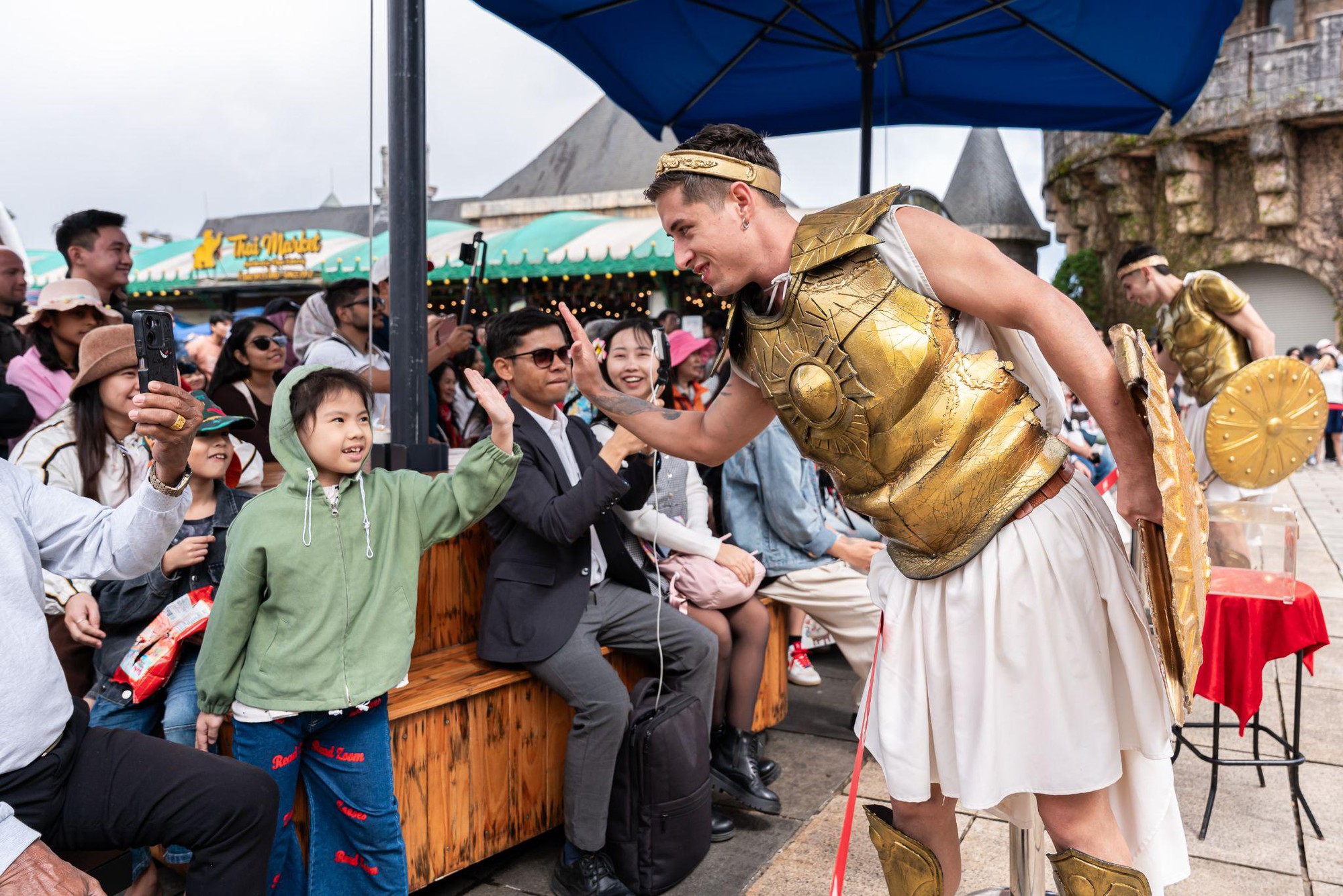 Sun World Ba Na Hills náo nhiệt du khách những ngày đầu năm 2026- Ảnh 10.