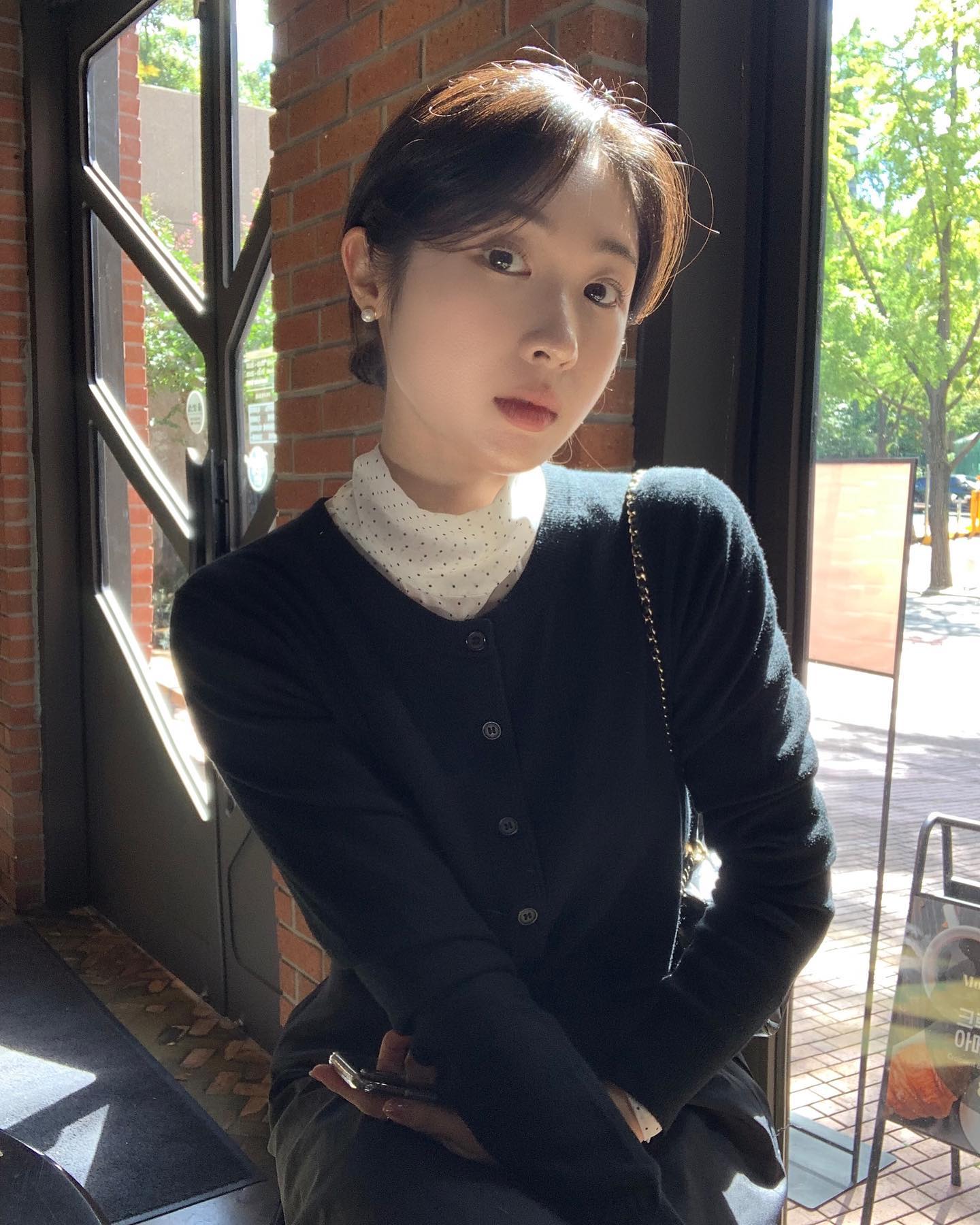 Mặc 5 kiểu trang phục này, chị em cứ búi tóc là đẹp nhất- Ảnh 4.