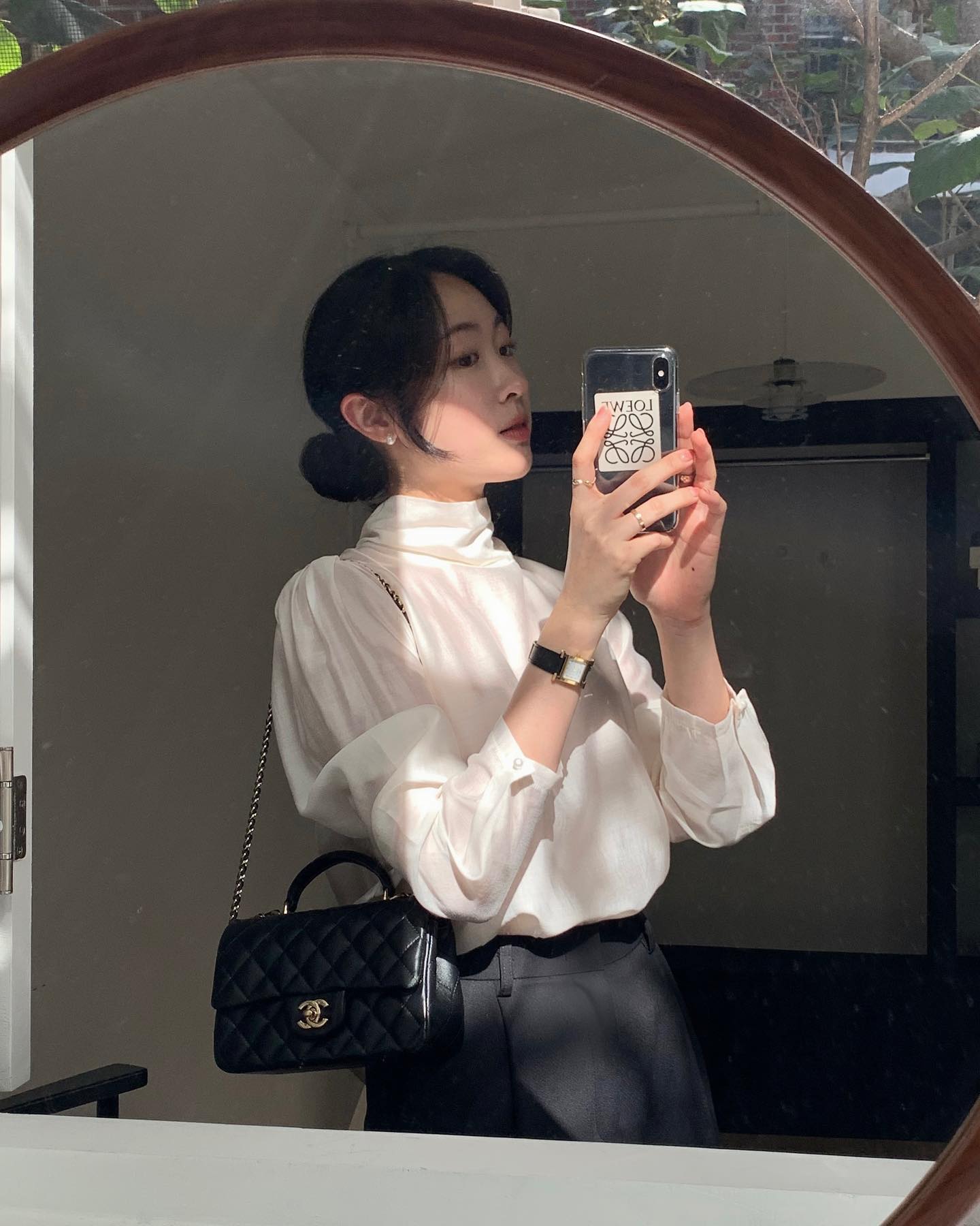 Mặc 5 kiểu trang phục này, chị em cứ búi tóc là đẹp nhất- Ảnh 3.