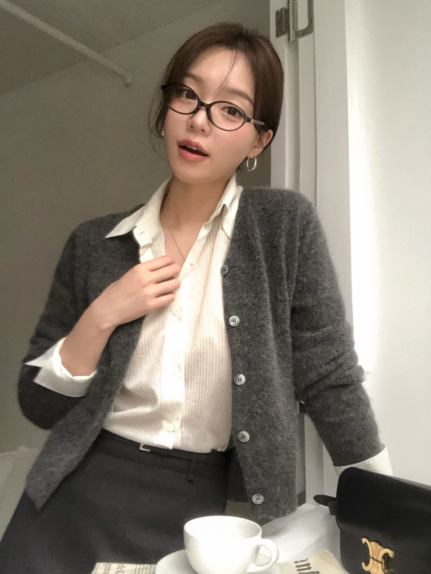 Hai tông màu trang phục đang "soán ngôi" đồ đen: Mặc lên nổi bật hơn nhưng sang trọng chẳng kém- Ảnh 5.