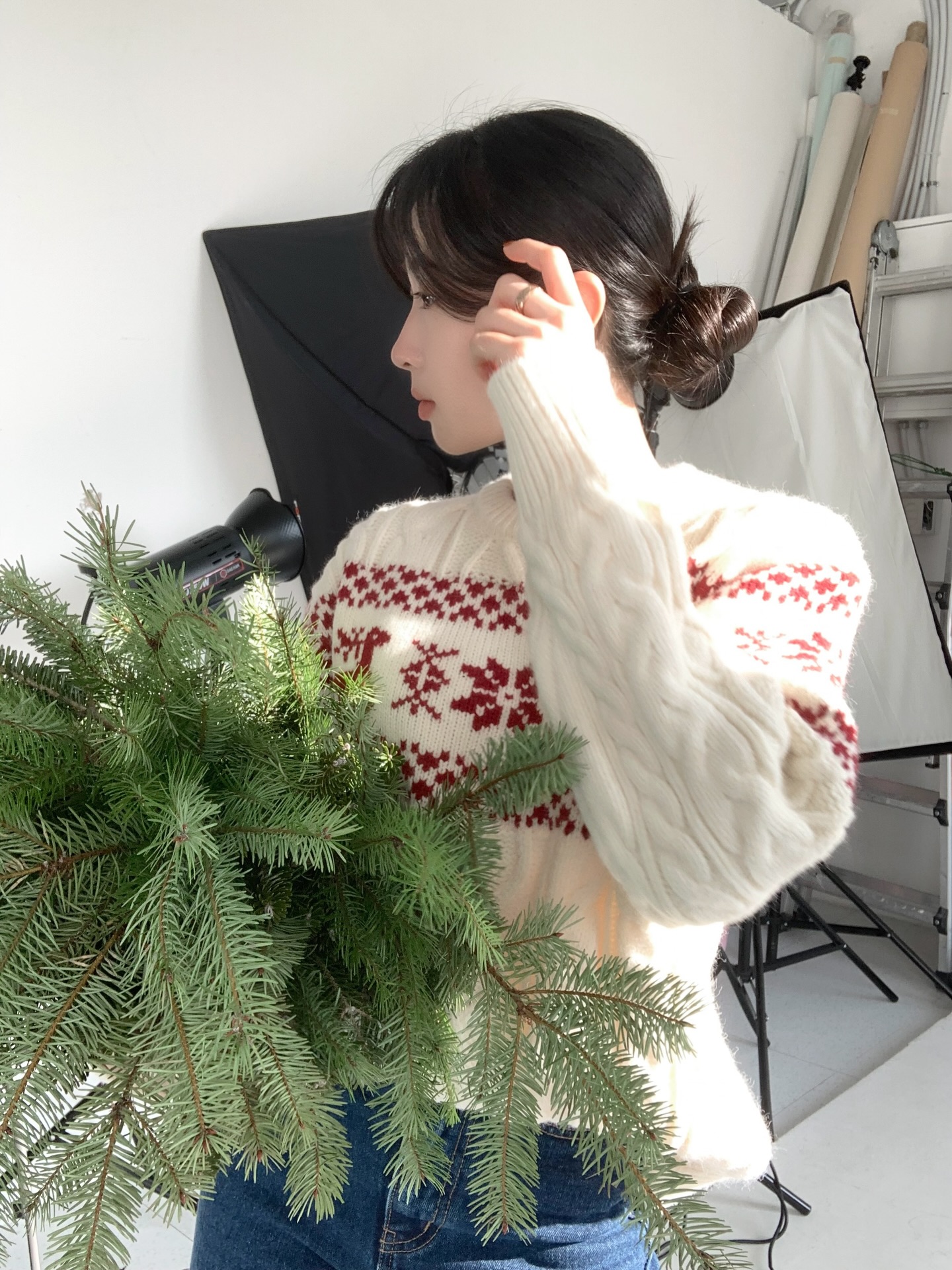 Mặc 5 kiểu trang phục này, chị em cứ búi tóc là đẹp nhất- Ảnh 7.