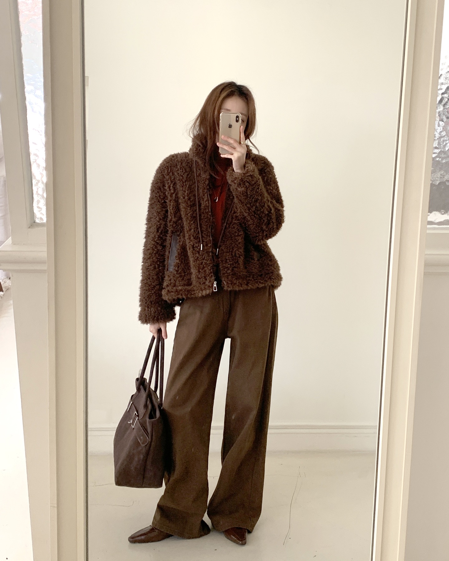 Hai tông màu trang phục đang "soán ngôi" đồ đen: Mặc lên nổi bật hơn nhưng sang trọng chẳng kém- Ảnh 12.