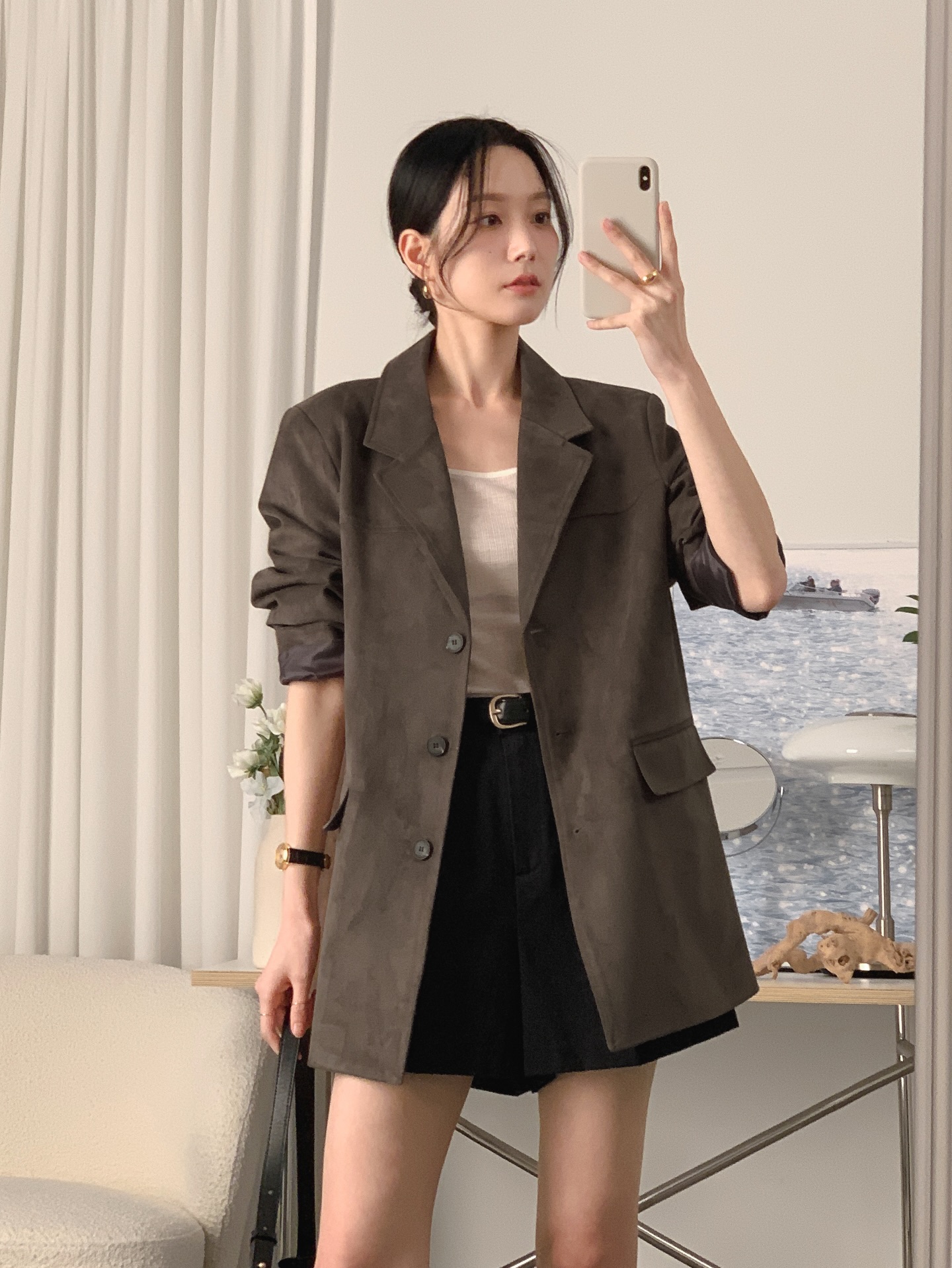 Mặc 5 kiểu trang phục này, chị em cứ búi tóc là đẹp nhất- Ảnh 1.